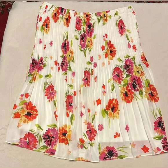 Ninety Clothing Co Accordion Pleating Floral Skirt size L - great condition - Picture 1 of 5